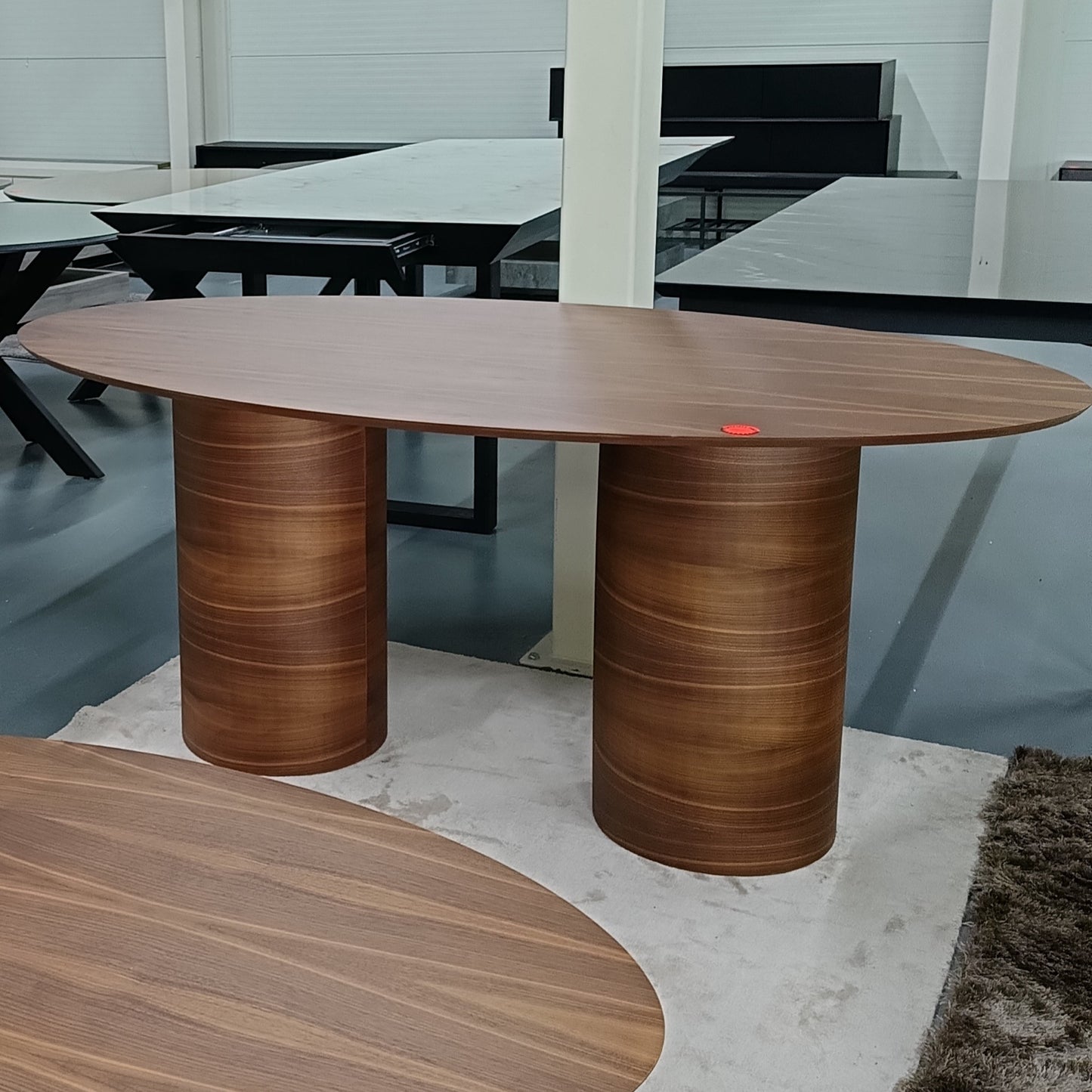 Bergamo Dining Table Como Leg American Walnut