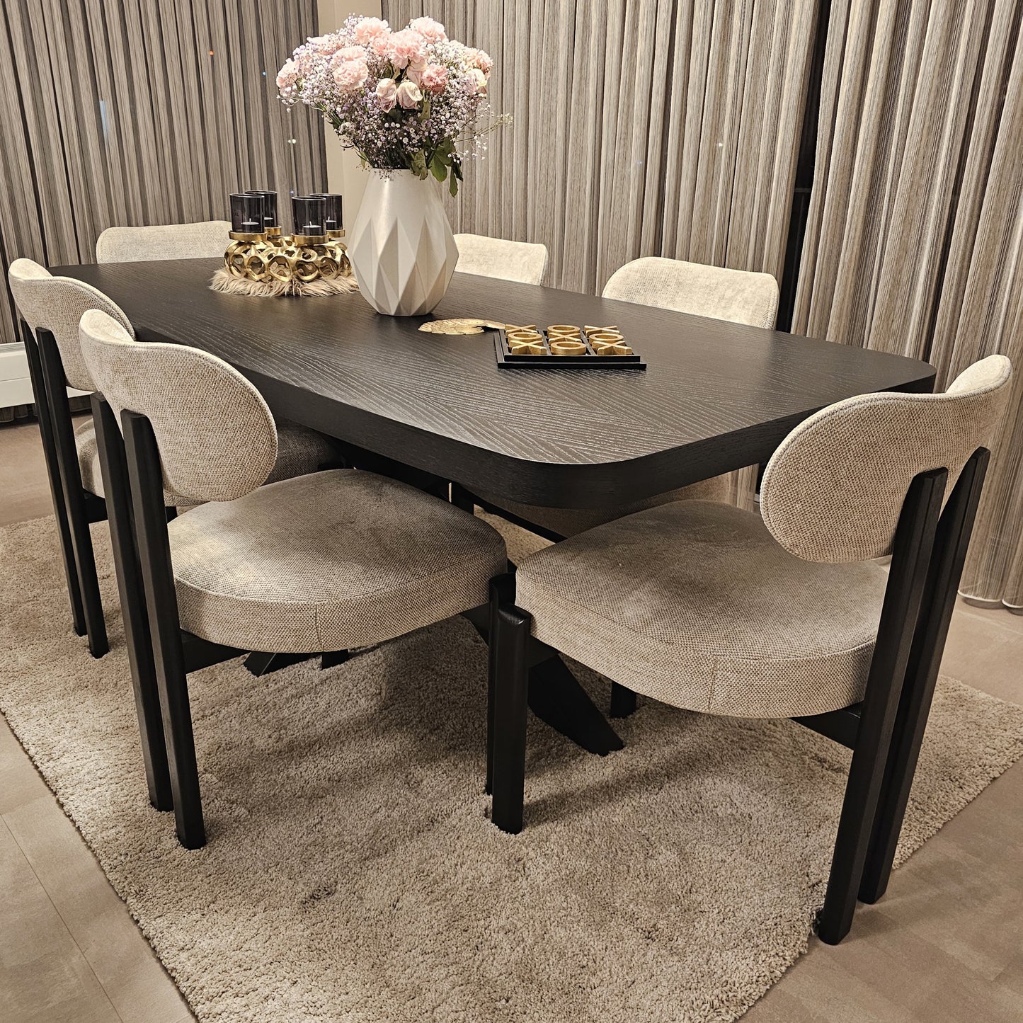 Gana eettafel – spiderpoot, zwart eiken