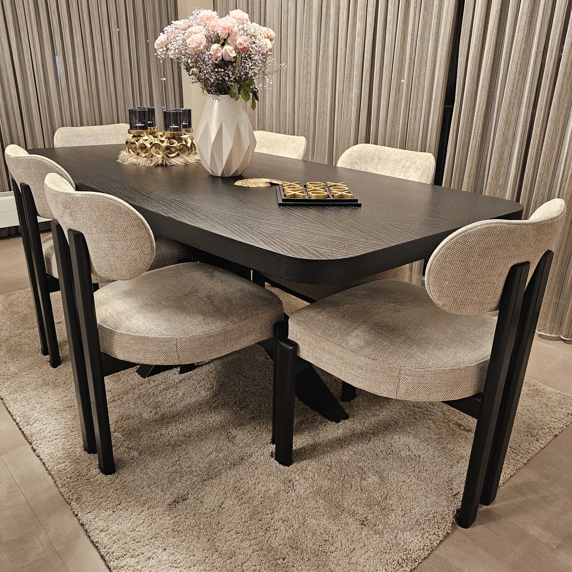 Gana eettafel – spiderpoot, zwart eiken