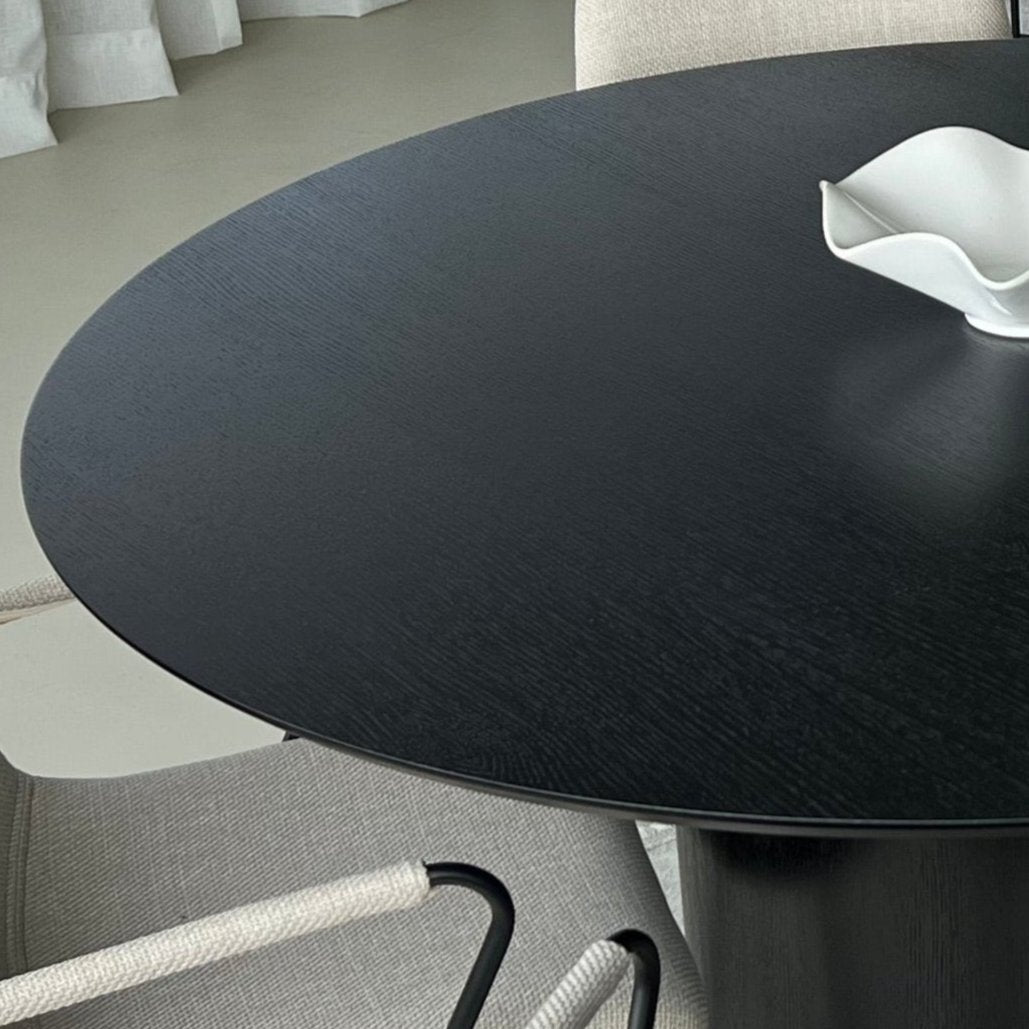 Slim round dining table como leg
