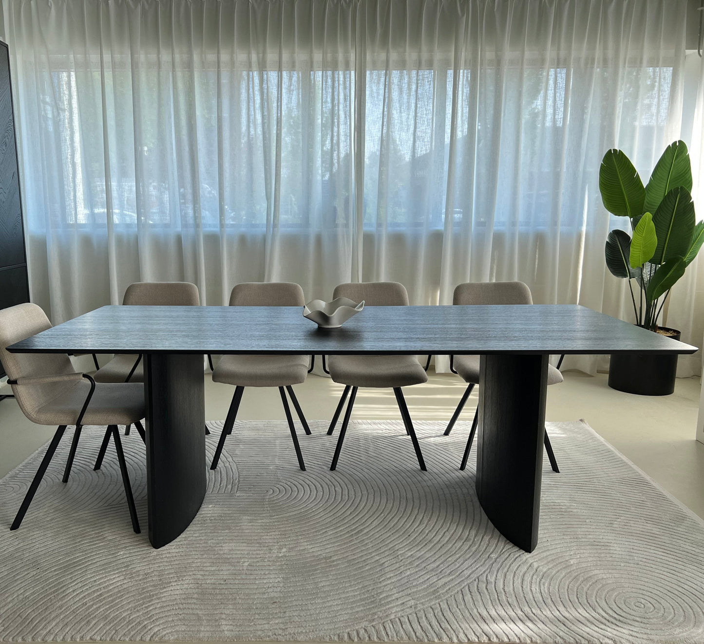 Lara dining table top kanvas leg
