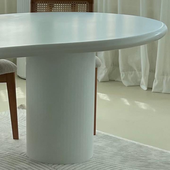 Santana dining table
