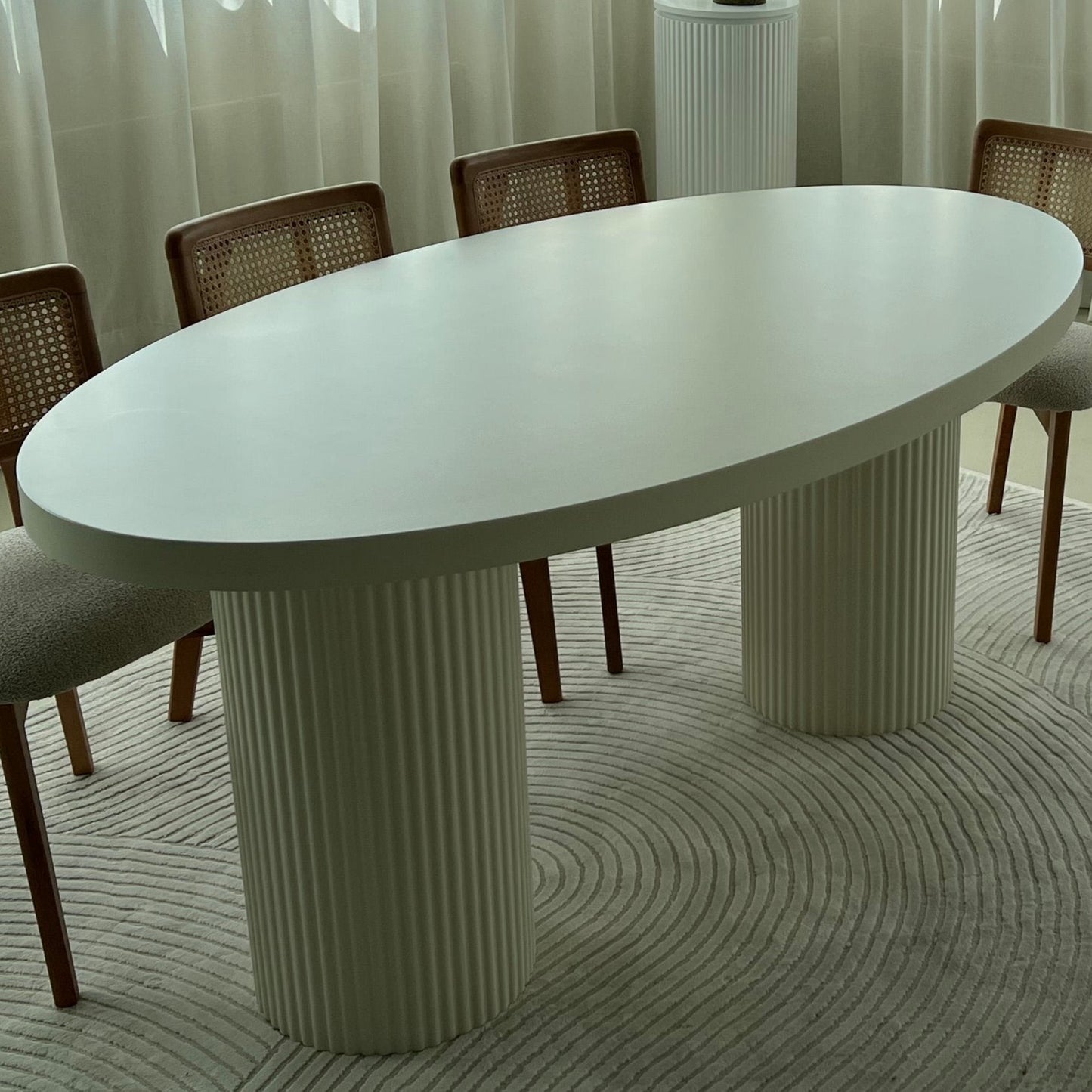 Datca top tweety leg dining table