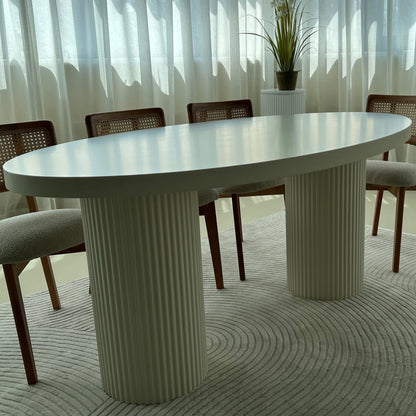 Datca top tweety leg dining table