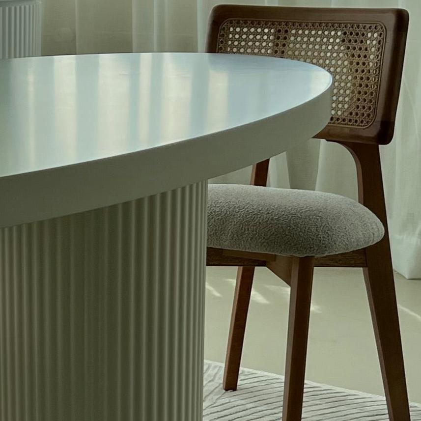 Datca top tweety leg dining table