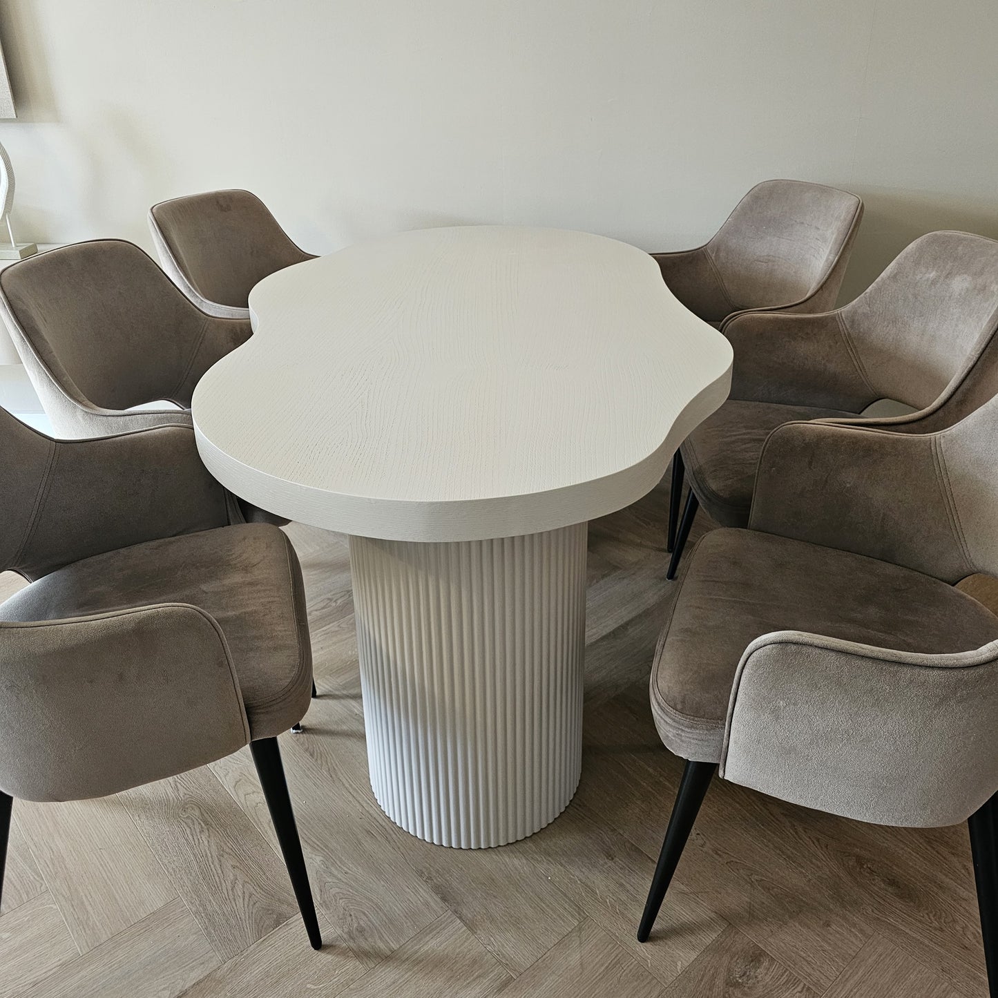 Bugatti eettafel – Tweety poot, beige eiken