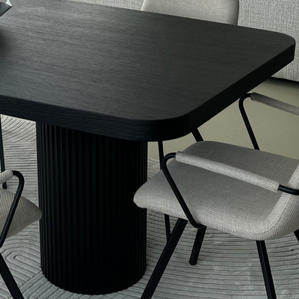 Gana dining table tweety leg