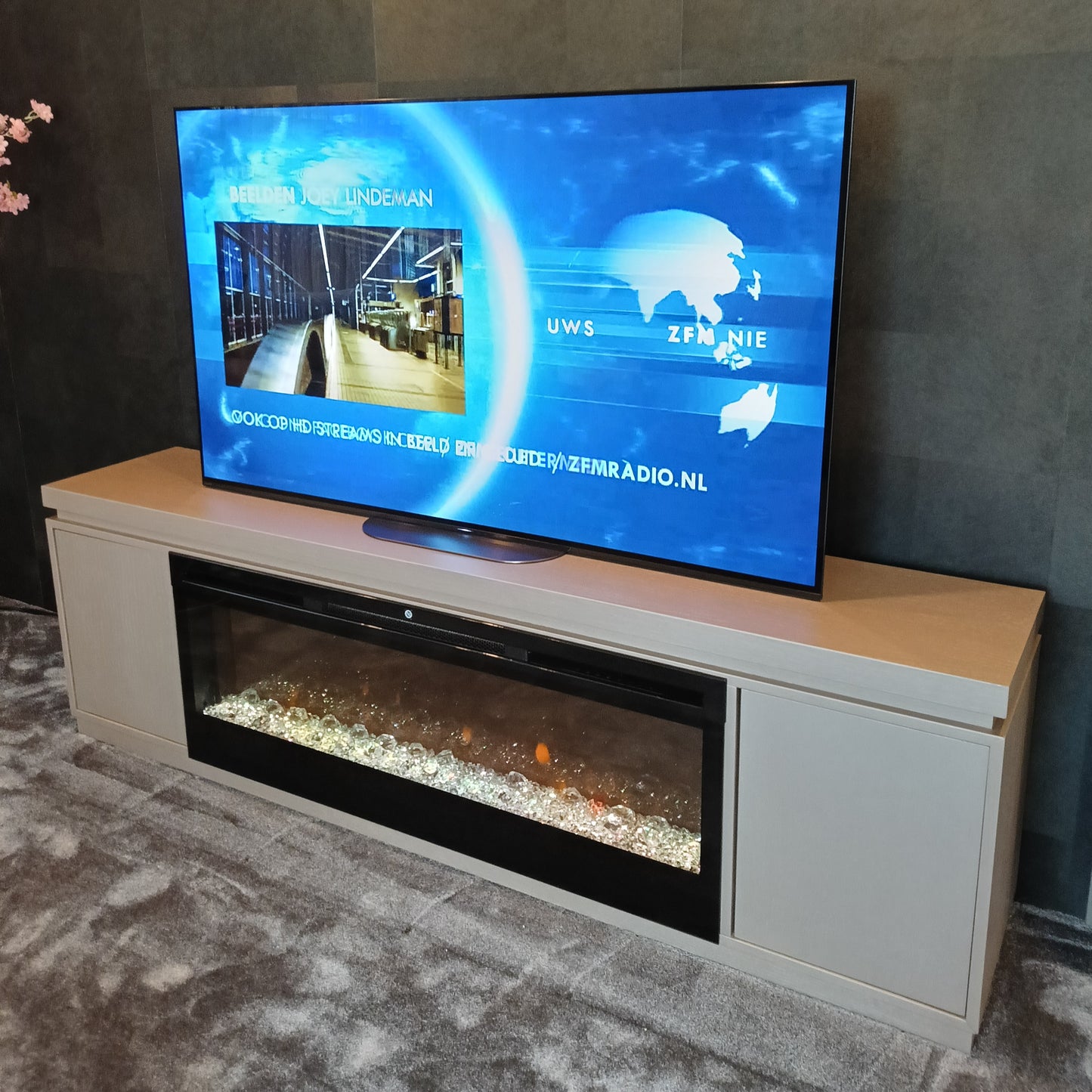 Rotterdam TV with dimplex fireplace Platin ! Oak